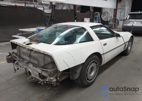 1984 Chevrolet Corvette из США, поврежденный, VIN 1G1AY0782E5111273
